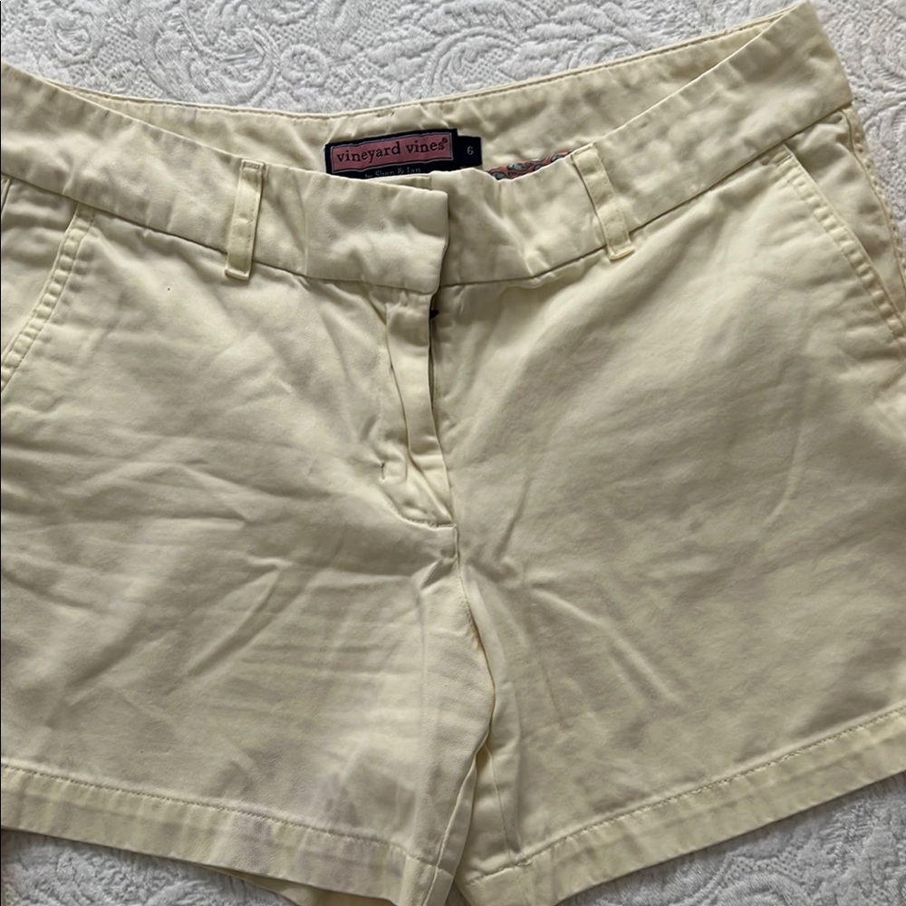 Vineyard Vines Women's Cream Shorts